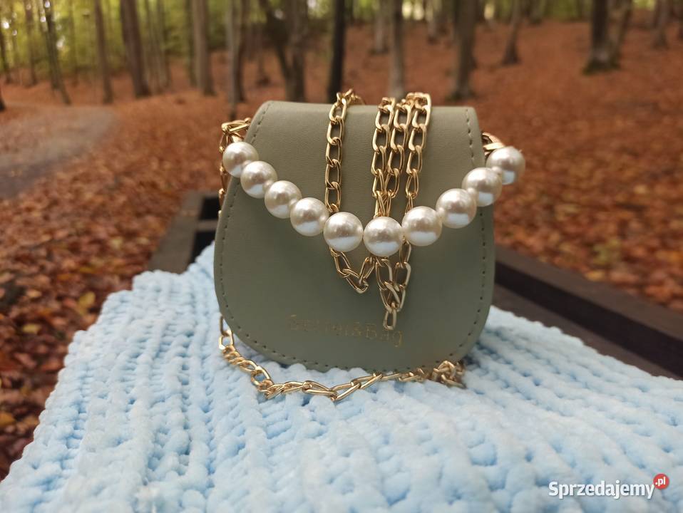 Oliwkowa zielona torebka półokrągła z Warszawa