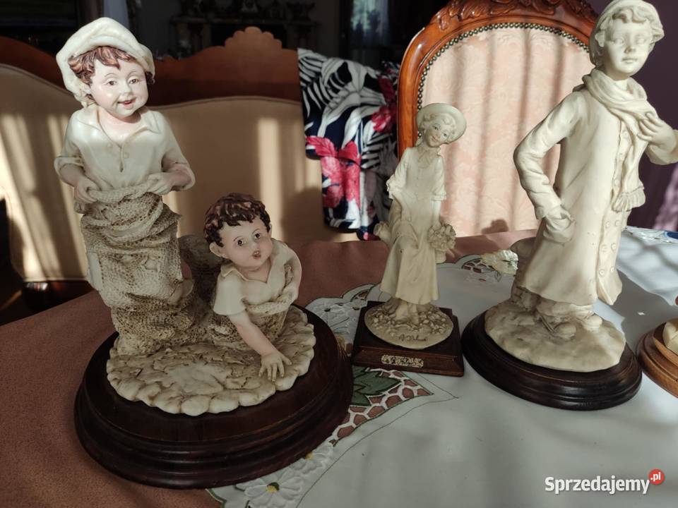 figurka figurki na drewnianej podstawie Figurki i rzeźby Gorzów Wielkopolski