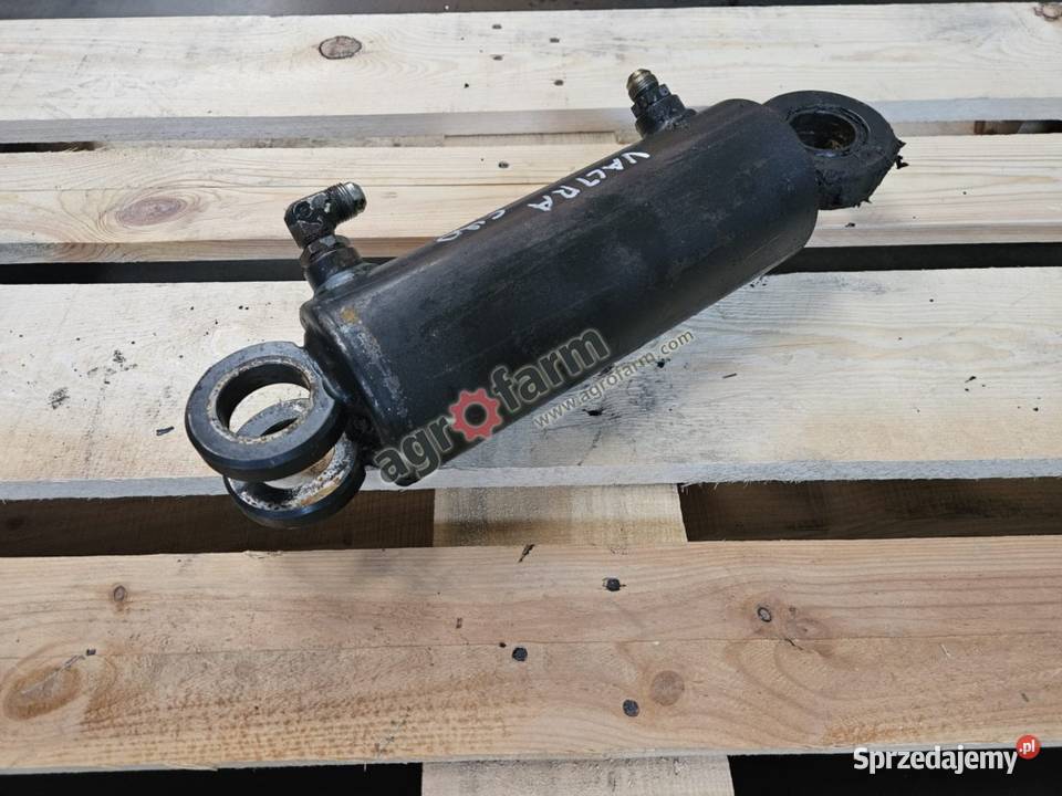 Siłownik tylnego podnośnika prawy Valtra C90 Byków sprzedam