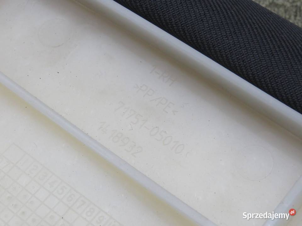 ZAKOŃCZENIE KANAPY PRAWE SEDAN AVENSIS T27 T29