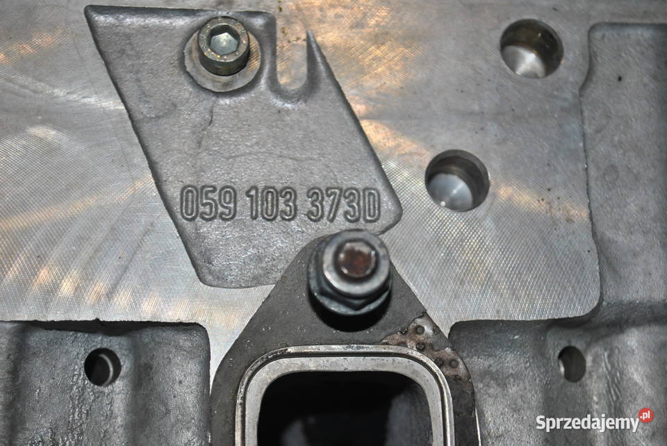 Głowica cylindrów LEWA AUDI A4B5 A6C5 A8D2 Poręba