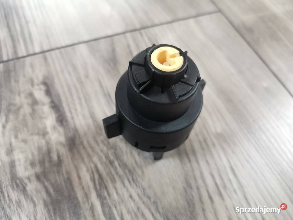 AUDI KOSTKA STACYJKI 4A0905849C 4A0905849A 80 A6 Układ elektryczny kujawsko-pomorskie Trzeciewiec