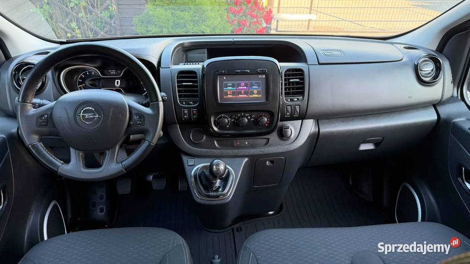 Opel Vivaro DŁUGI 9osobowy Serwisowany z Niemiec sprowadzony Opatów sprzedam