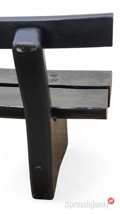 Surowa czarna ławka z litego drewna masywna Budno