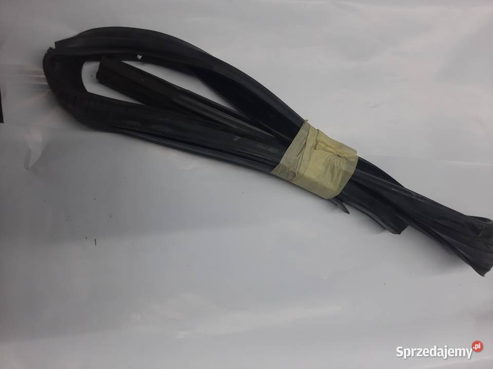 Fiat Linea uszczelka szyby z drzwi prawa tylna Ksawerów