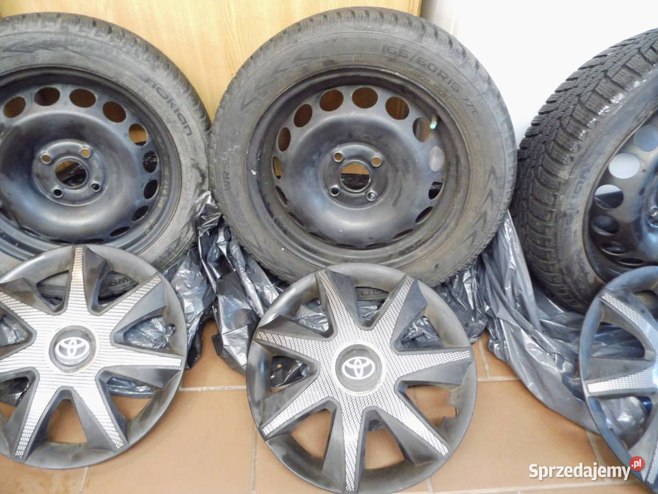 Koła z oponami zimowymi i kołpakami Toyota Radzewice