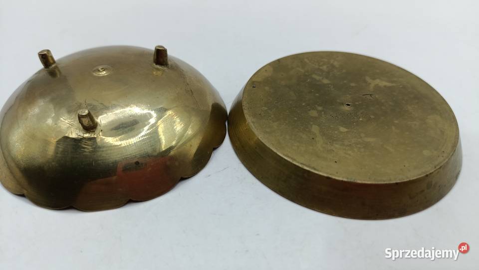 Dwa mni talerzyki podstawki mosiężne kolorowe