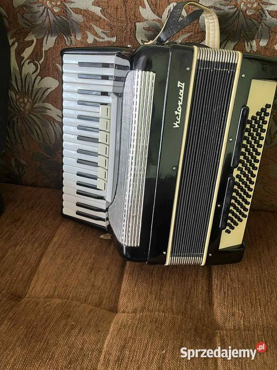 Sprzedam akordeon futerał Księginice