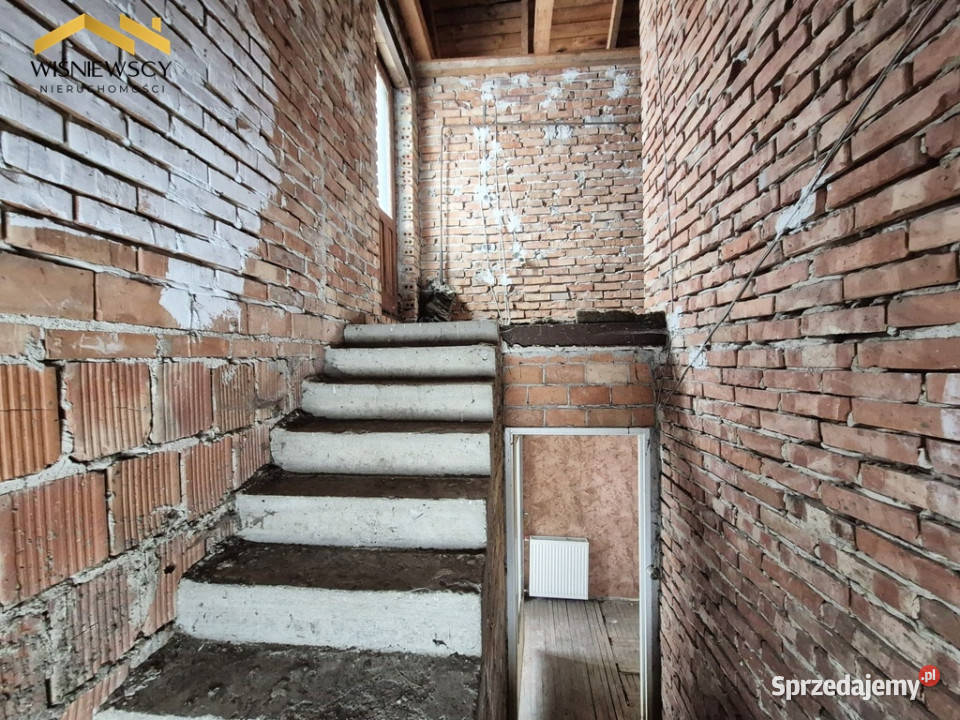 Rogity dom do remontu z zabudowaniami