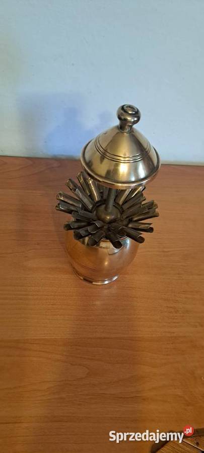 mosiężna papierośnica vintage z przykrywką