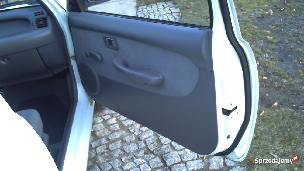 Nisan Micra 1996 koloru białego jest dobrze utr światła przeciwmgłowe Micra Nissan śląskie
