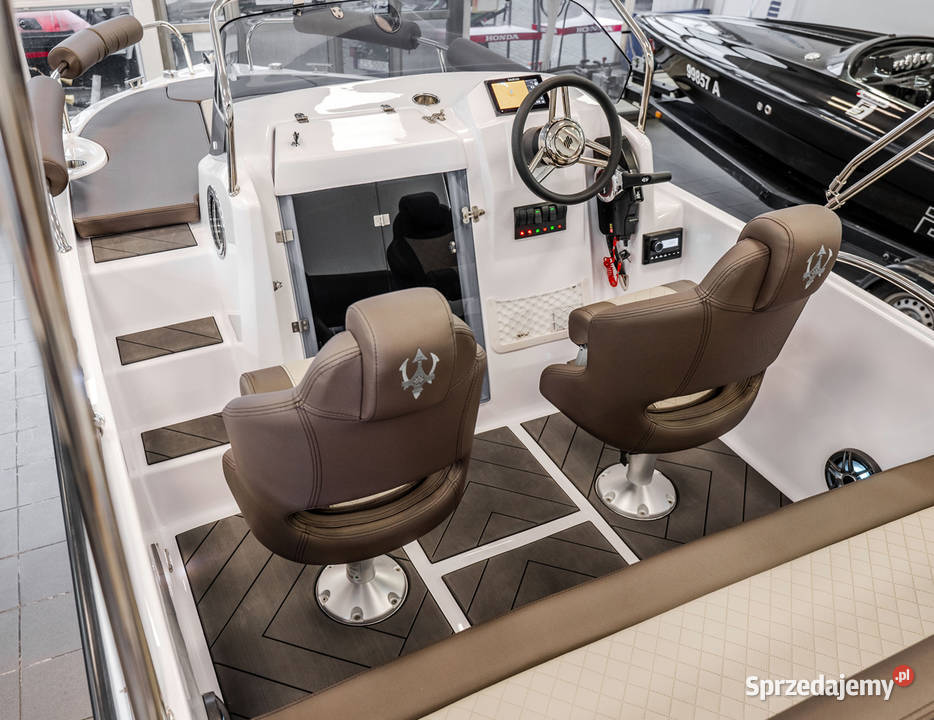 ŁÓDZ MOTOROWA SUNDECK 530 KABINOWA Z PRZYCZEPĄ Rok produkcji 2025 Łodzie i motorówki