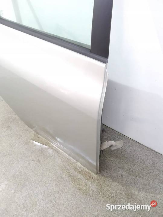 DRZWI PRAWE TYŁ SREBRNE Toyota Auris I 20062012 osobowe sprzedam