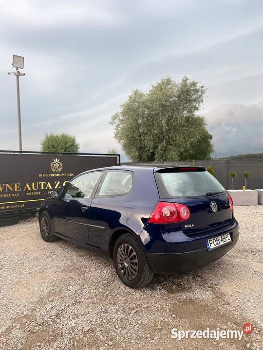 Volkswagen Golf 5 14 MPI 75 140 przbiegu stan manualna Śrem