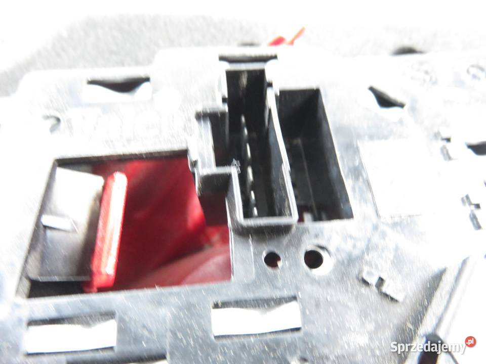 LAMPA LEWA TYLNA PEUGEOT 307 HB