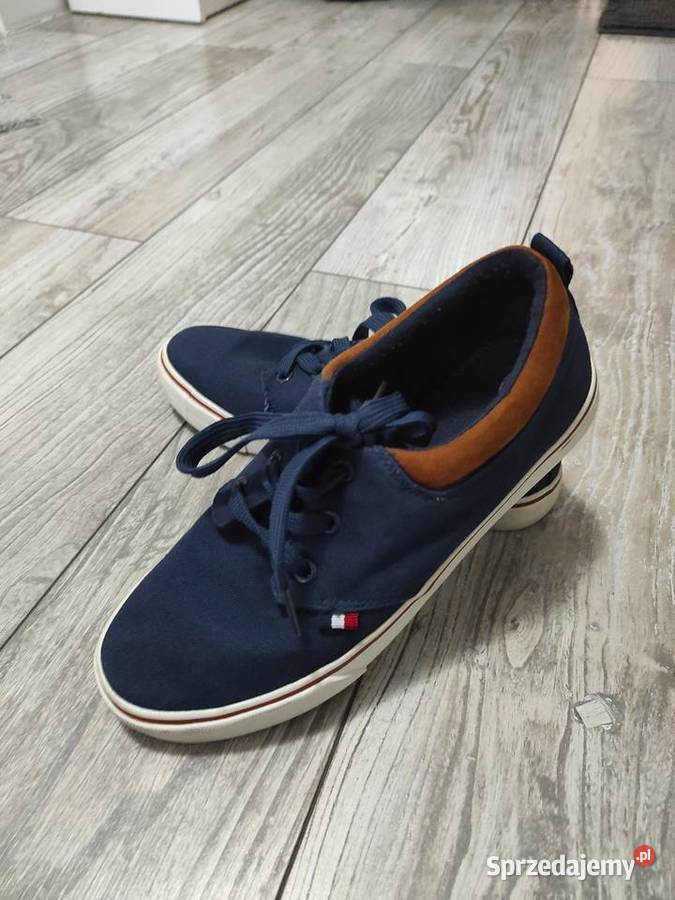 Obuwie sportowe Strachówka