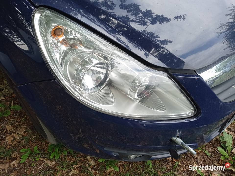 Lampa prawa przednia Opel Corsa D 10 2009 r Szklarka Myślniewska