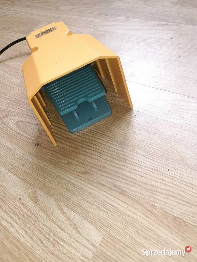Przełącznik wyłącznik nożny osłona metalowa Elektronika Czersk