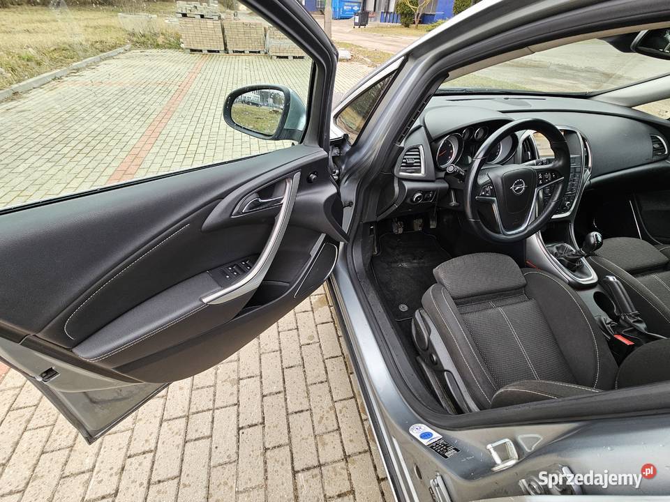 Opel Astra J 20CDTI 165 2011r Combi Manual 6b manualna Białystok
