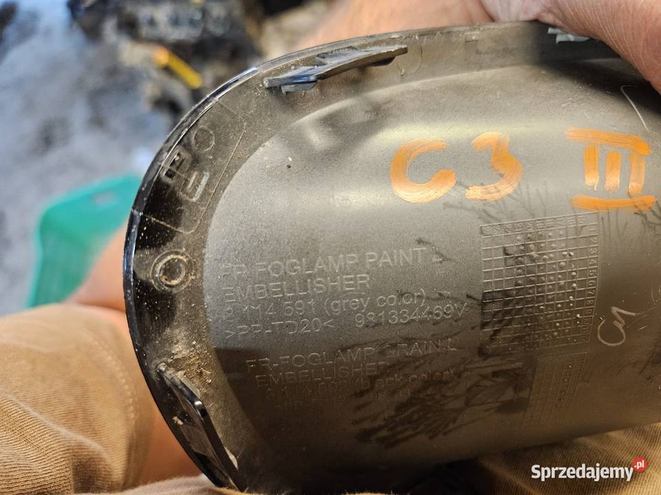 CITROEN C3 III KRATKA RAMKA HALOGENU LEWA osobowe Międzychód