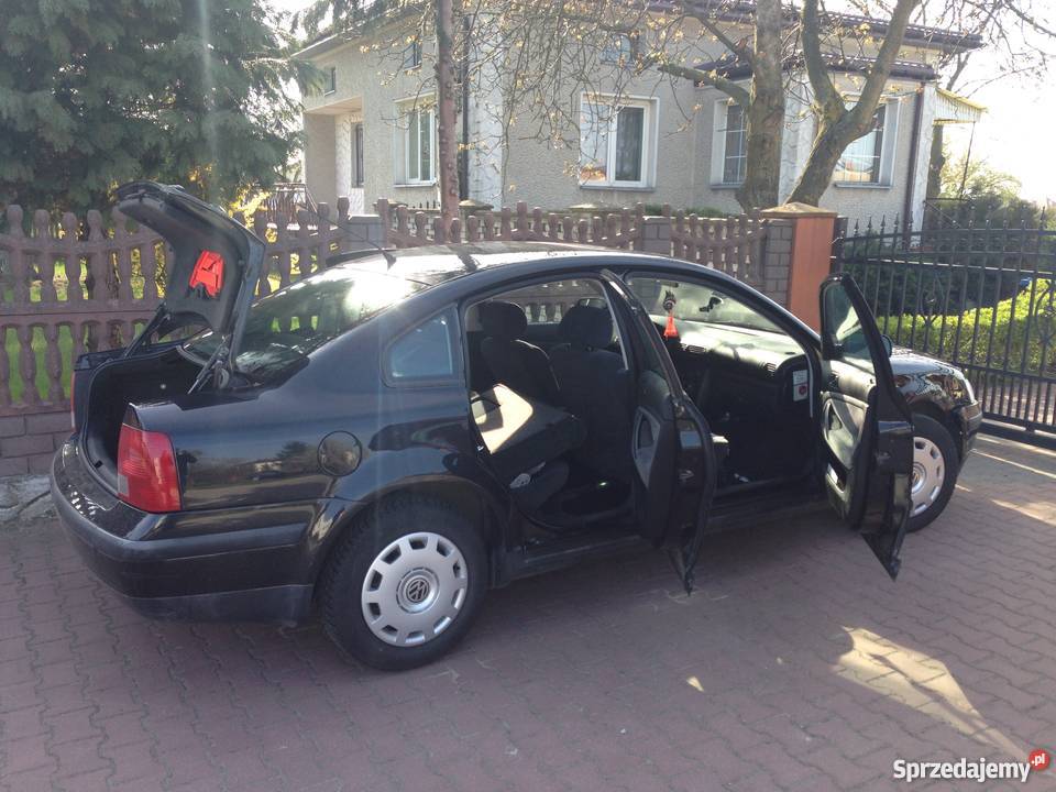 Ładny czarny Passat Warszawa