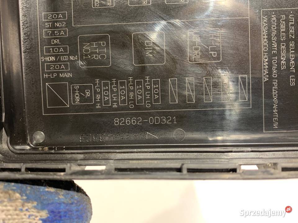 SKRZYNKA BEZPIECZNIKÓW TOYOTA YARIS III