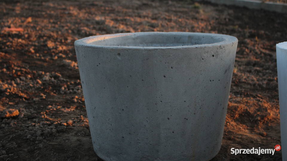 Figury rzeźby ogrodowe betonowe donica Goliszów