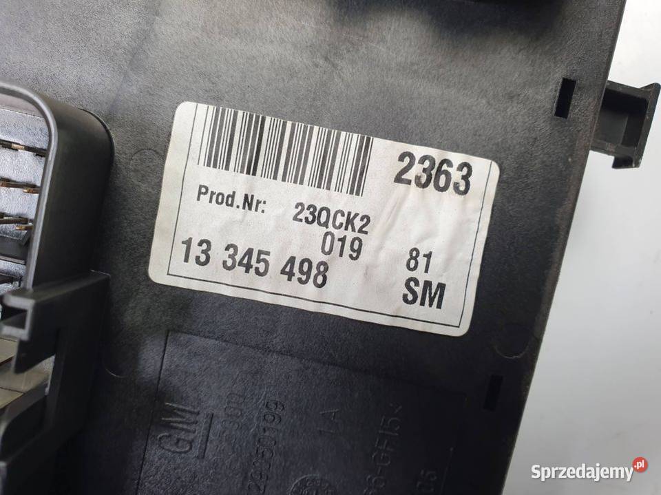 SKRZYNKA BEZPIECZNIKÓW OPEL INSIGNIA A 13354498 Lipno