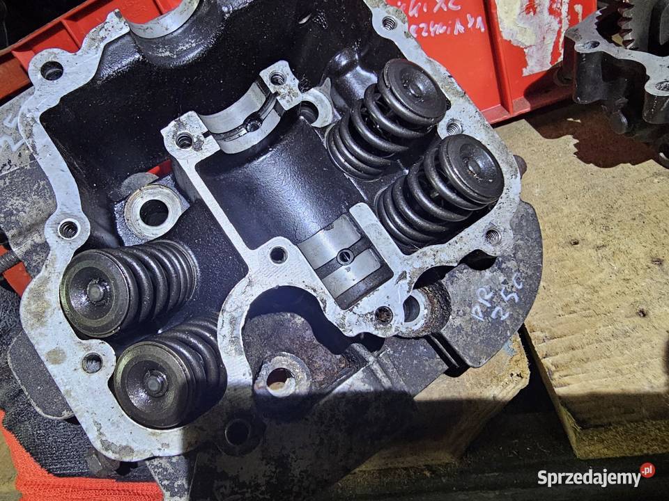 Suzuki DR 250 głowica zawór zawory sprężyna Jelenia Góra