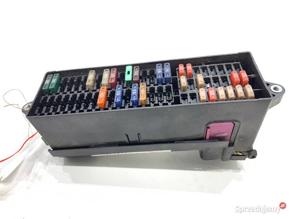 SKRZYNKA BEZPIECZNIKÓW VW TOURAN Hatchback 0310 sprzedam