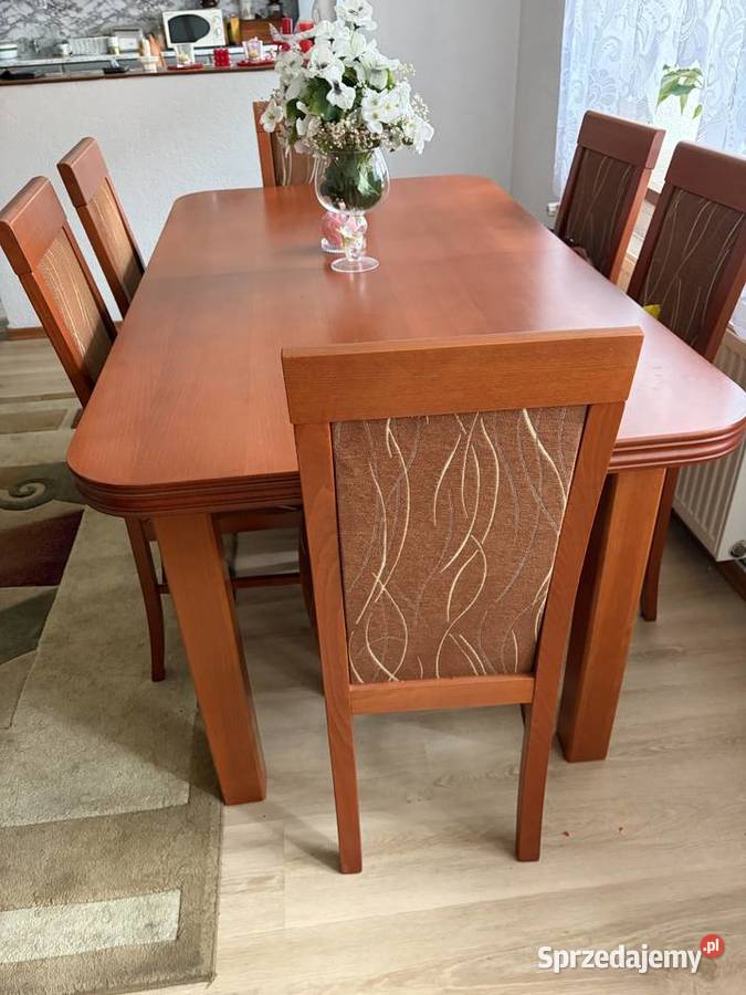 Stół z drewna naturalnego z krzesłami Mirsk
