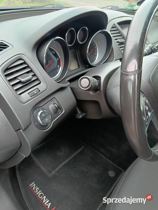 Stan Idealny Opel Insignia Sports Tourer 20 CDTI reflektory ksenonowe Bierawa