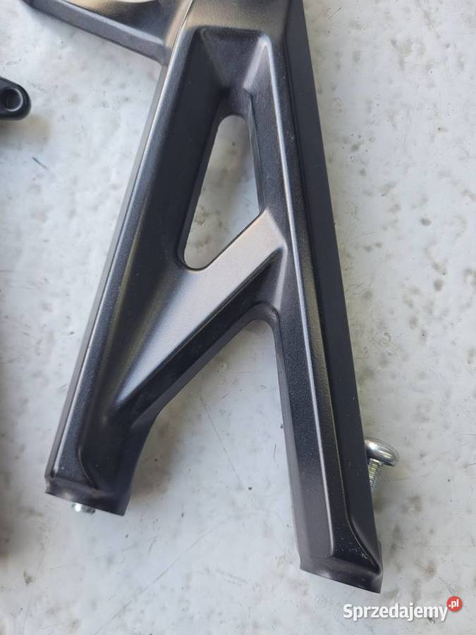 Suzuki gsx 8 R S podnóżek set prawy lewy Nowy Tomyśl
