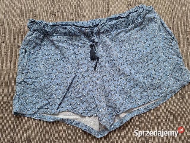 Zwiewne szorty w kwiatowy wzór Esmara idealne na Trąbki Wielkie sprzedam