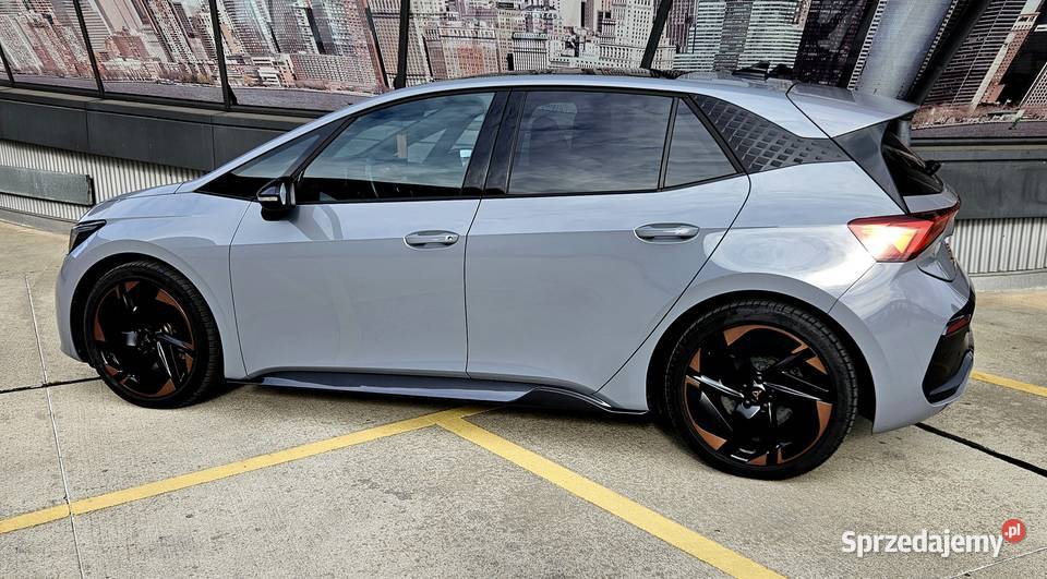 Cupra Born 231 pełna HUD Masaże szklany dach Łódź sprzedam