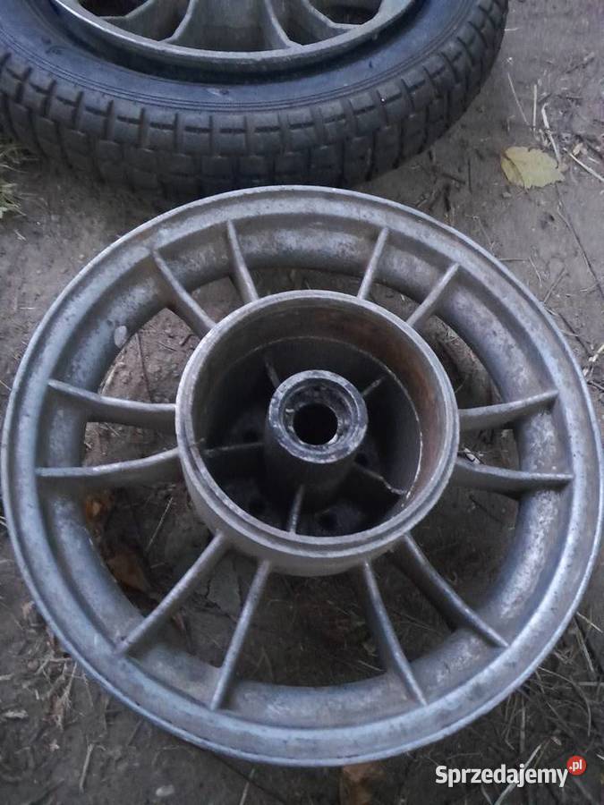 2 koła motorynka do remontu koło Świerzawa sprzedam