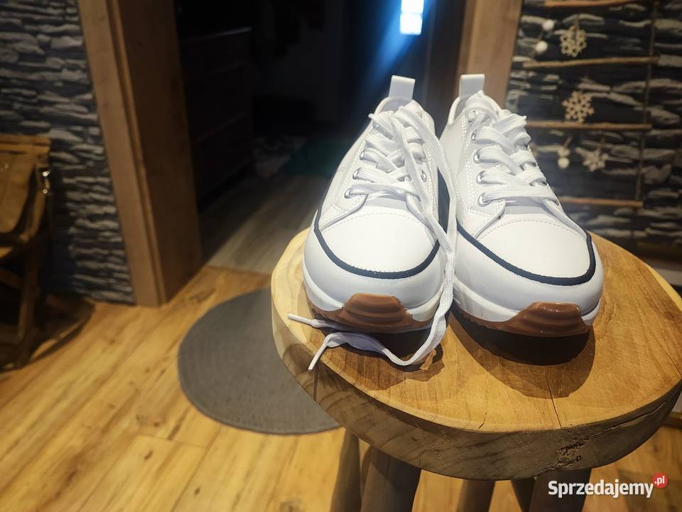 Sprzedam damskie buty sportowe Wodzierady