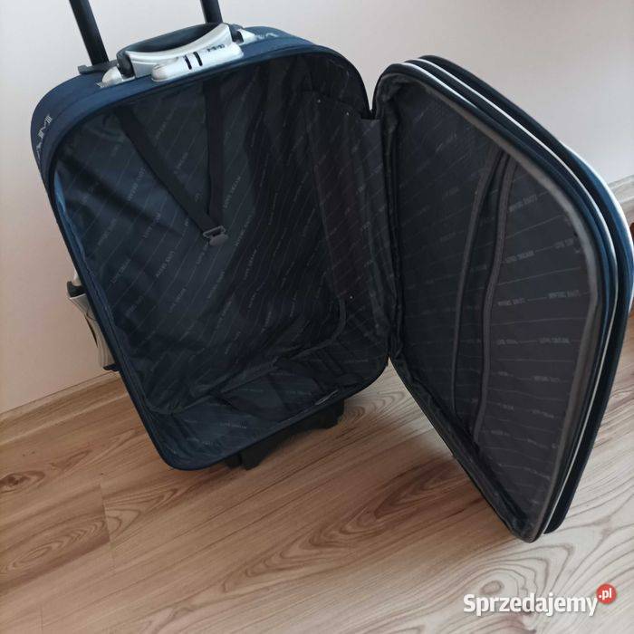 Walizka podróżna na kółkach Stronie Śląskie