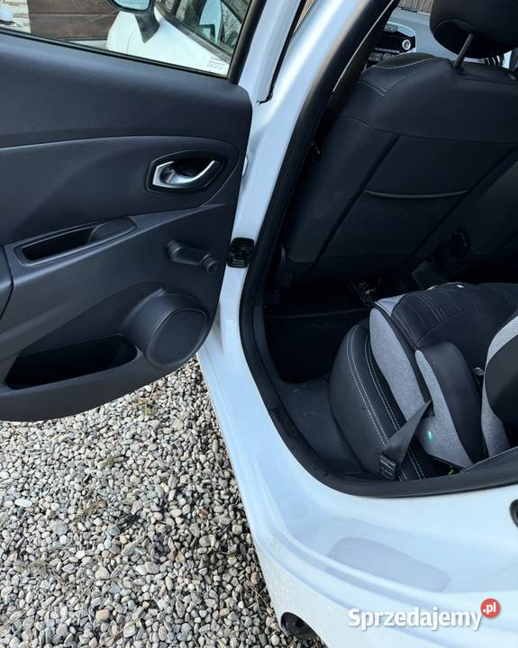 Renault ClioIV z 2018 roku z silnikiem 09 Zamieście