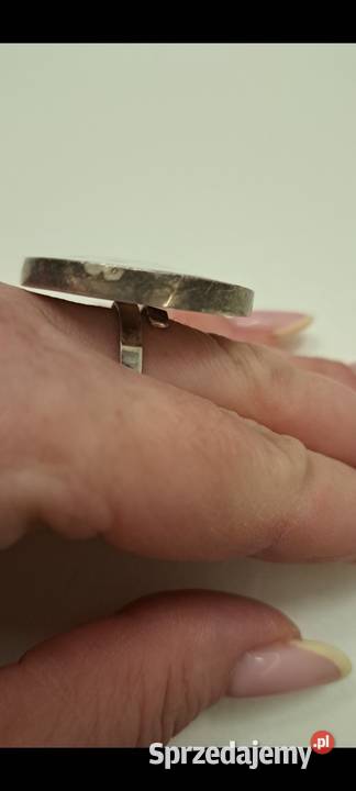 Pierścionek srebrny z muszlą Radom