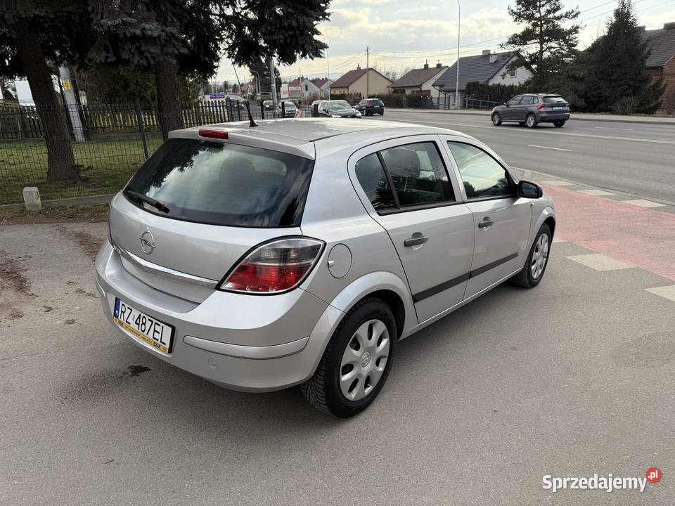 OpelAstra16BenzynaKlima isofix Rzeszów