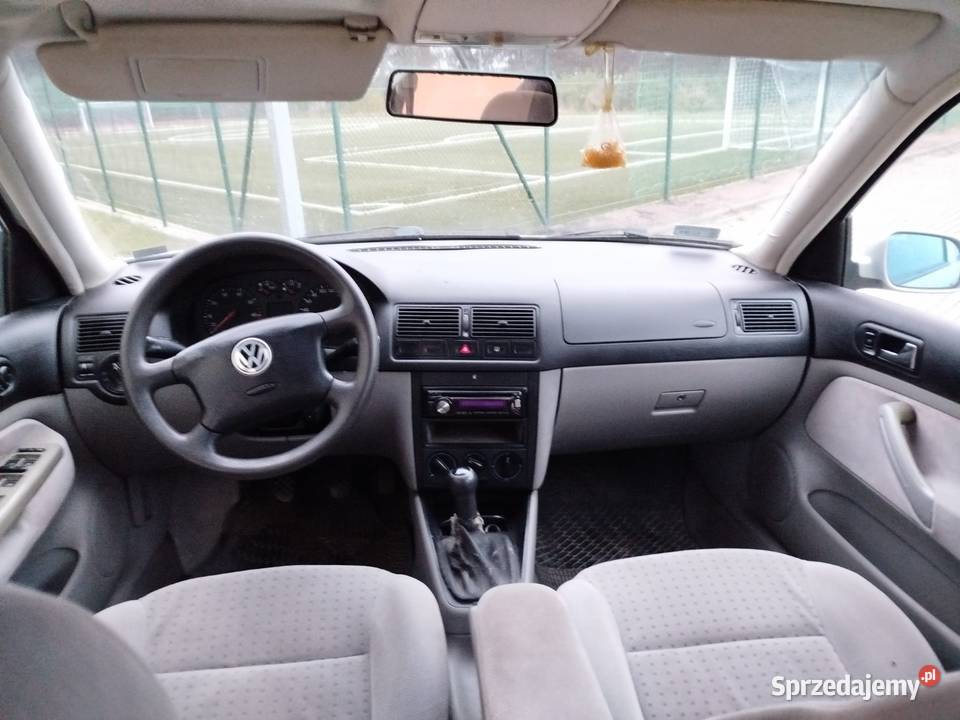 Volkswagen Golf 14 benzyna srebrny Narol