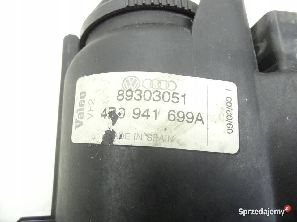AUDI A8 D2 9902 HALOGEN LEWY 4D0941699A osobowe wielkopolskie
