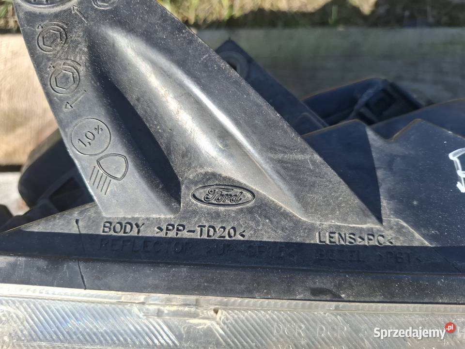 Lampa Prawa Przód Ford Focus 07r osobowe Wisznice