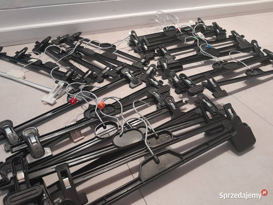 Wieszaki na ubrania zestaw 35 sztuk używane Dąbrowa Górnicza sprzedam