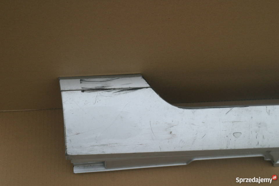 VW PASSAT B8 LISTWA PROGOWA PRAWA 3G0853858 Pozostałe Bieleń