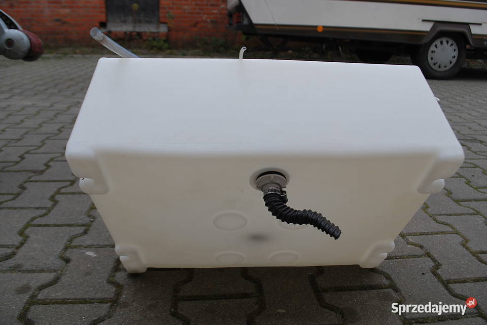ZBIORNIK NA WODĘ Z POMPKĄ I WLEWEM