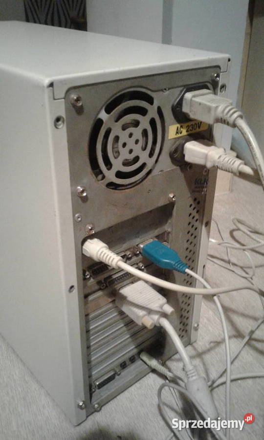 Stary Komputer AT z wyświetlaczem w obudowie 120 Pozostałe