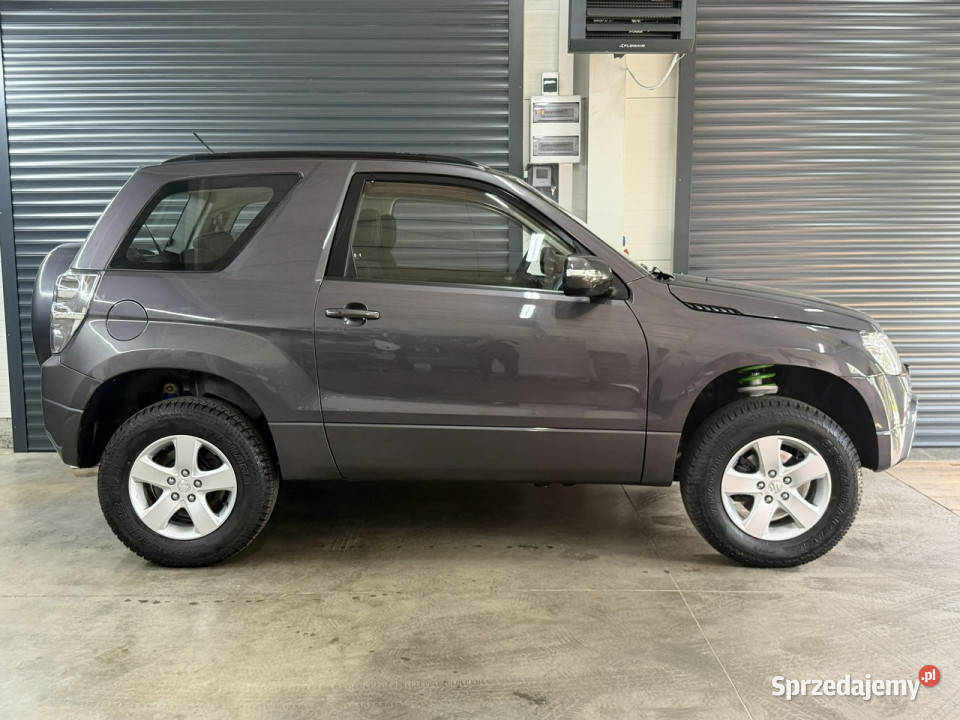 Suzuki Grand Vitara 24 Podniesiona Osłona reflektory ksenonowe Chechło