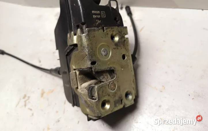 NISSAN PRIMERA ZAMEK DRZWI PRZEDNICH 050020